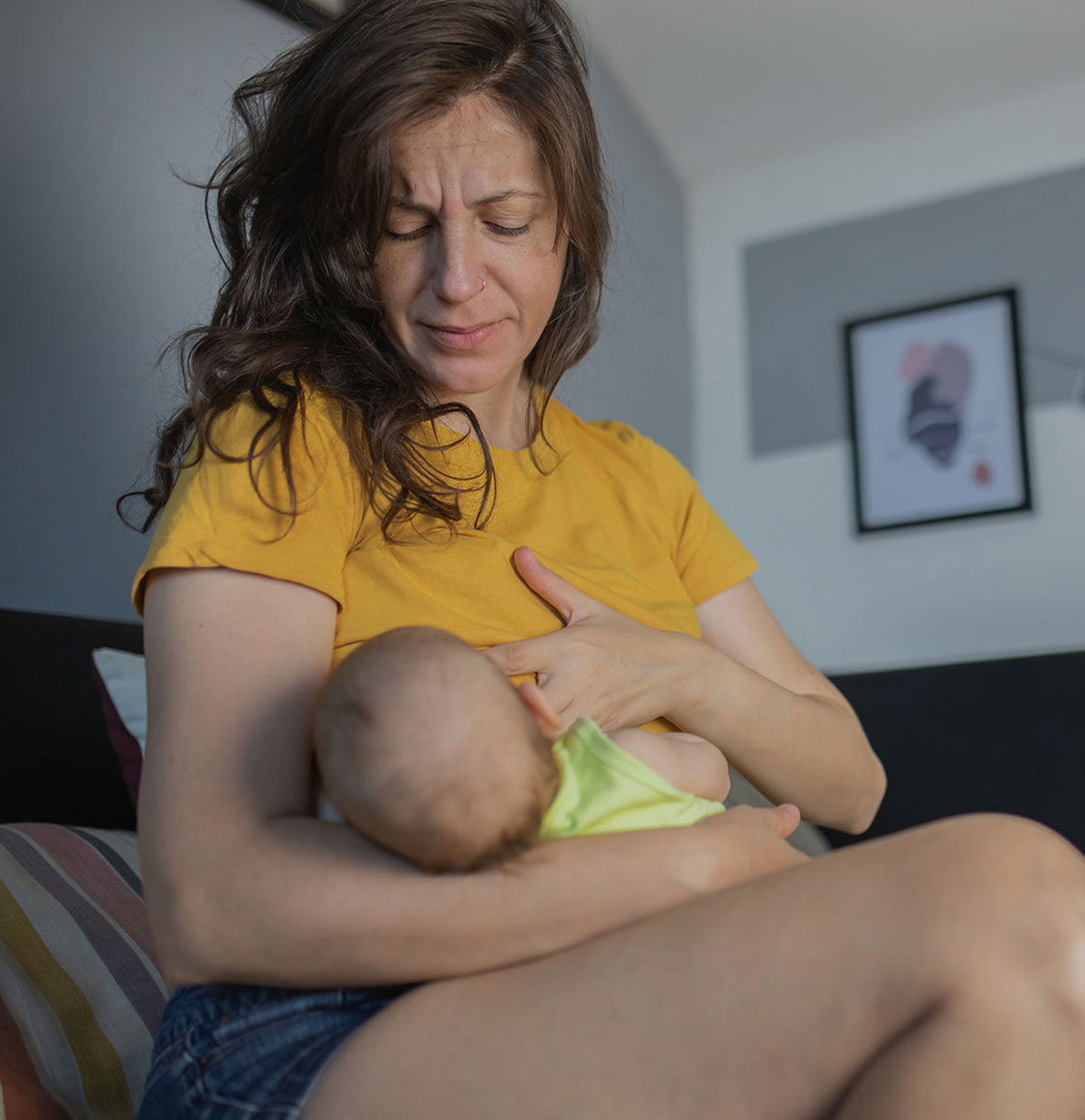 woman-breastfeeding_infant_nursing_baby_pain_discomfort